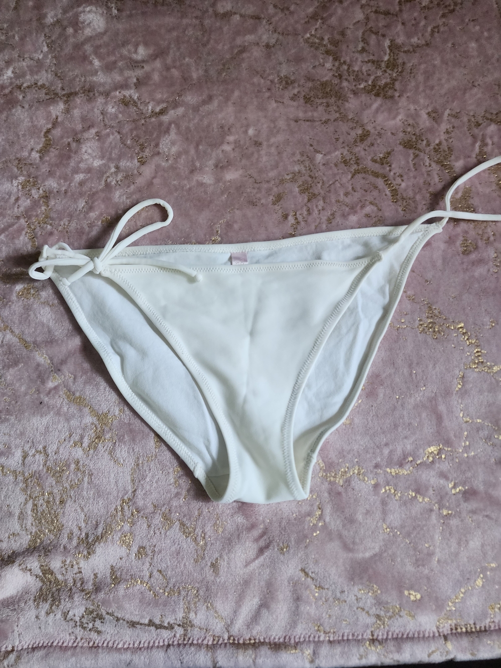 VICTORIA SECRET | White Daisy Floral Top & White Bikini - Picture 9 of 15